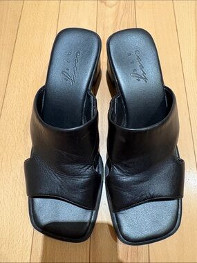 EUC Easy Step Black Leather Open Toe Slide Mules - Women’s Heeled Sandal- size 7